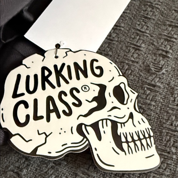 Lurking class Men's Charcoal Graphic Button Down Shirt size XXL NWT - Picture 5 of 5